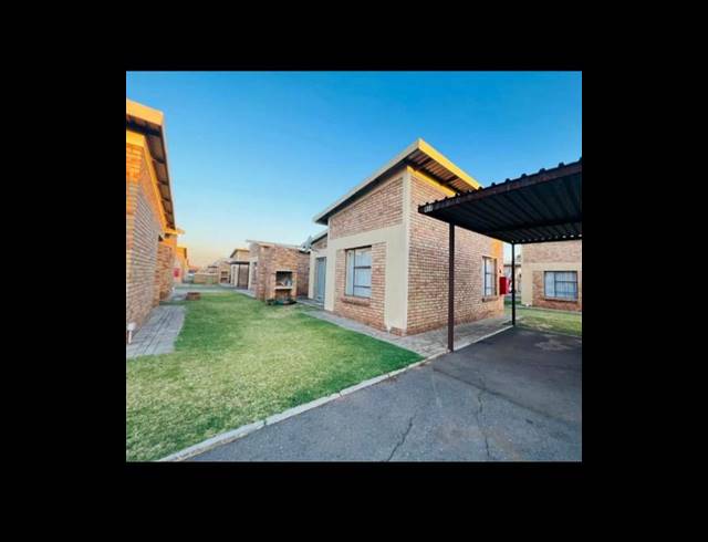 3 BEDROOM TOWNHOUSE FOR SALE IN BONANNE